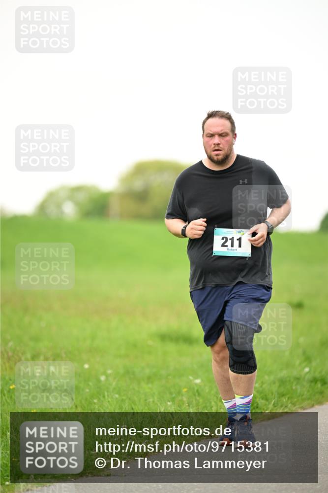 10.05.2026 - 8. Wedeler Halbmarathon Dr. Thomas Lammeyer http://msf.ph/oto/9715381 10.05.2026 12:26:50 Laufen 211 meine-sportfotos.de