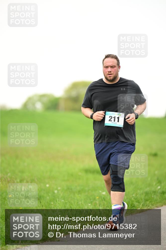 10.05.2026 - 8. Wedeler Halbmarathon Dr. Thomas Lammeyer http://msf.ph/oto/9715382 10.05.2026 12:26:50 Laufen 211 meine-sportfotos.de