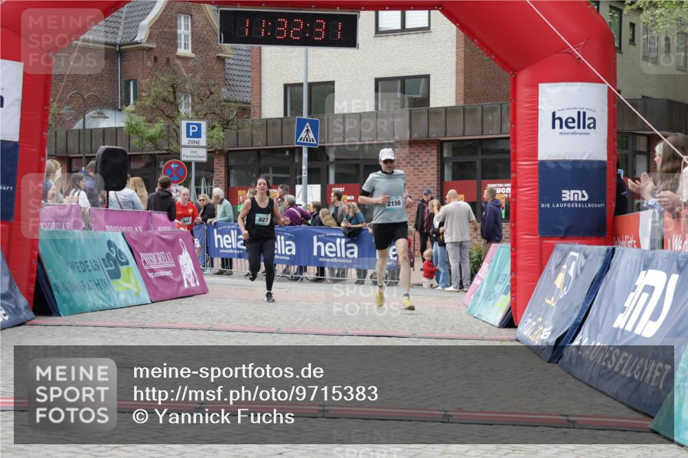 10.05.2026 - 8. Wedeler Halbmarathon Yannick Fuchs http://msf.ph/oto/9715383 10.05.2026 11:32:30 Ziel 827, 865, 944, 2156 meine-sportfotos.de