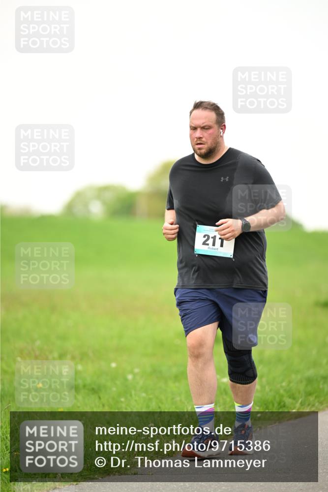 10.05.2026 - 8. Wedeler Halbmarathon Dr. Thomas Lammeyer http://msf.ph/oto/9715386 10.05.2026 12:26:50 Laufen 211 meine-sportfotos.de