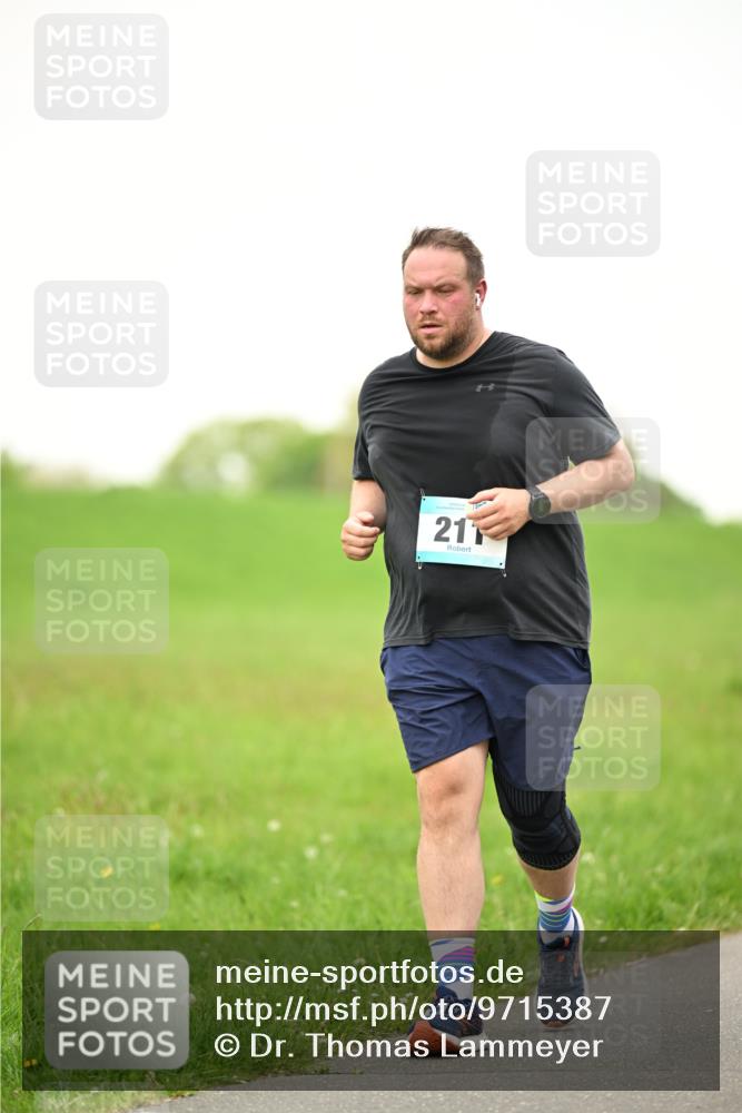 10.05.2026 - 8. Wedeler Halbmarathon Dr. Thomas Lammeyer http://msf.ph/oto/9715387 10.05.2026 12:26:50 Laufen 211 meine-sportfotos.de