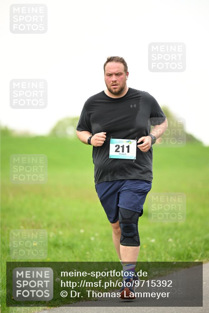 10.05.2026 - 8. Wedeler Halbmarathon Dr. Thomas Lammeyer http://msf.ph/oto/9715392 10.05.2026 12:26:50 Laufen 211 meine-sportfotos.de
