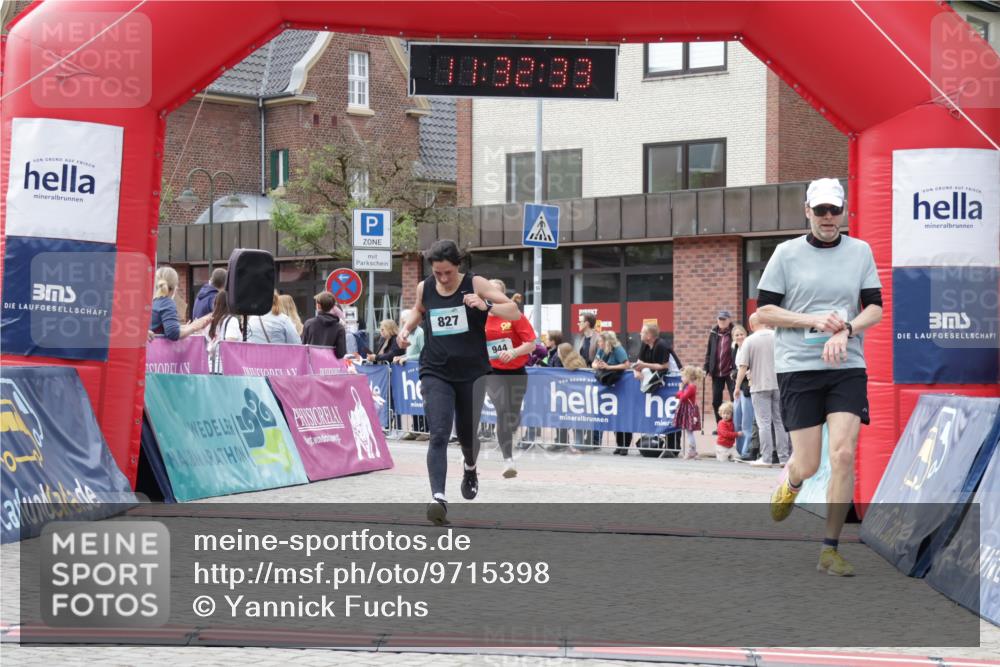 10.05.2026 - 8. Wedeler Halbmarathon Yannick Fuchs http://msf.ph/oto/9715398 10.05.2026 11:32:31 Ziel 827, 865, 944, 2156 meine-sportfotos.de