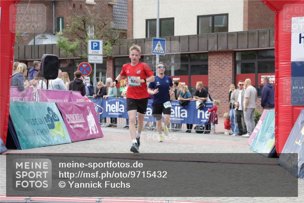 10.05.2026 - 8. Wedeler Halbmarathon Yannick Fuchs http://msf.ph/oto/9715432 10.05.2026 11:32:38 Ziel 928, 944, 2127 meine-sportfotos.de