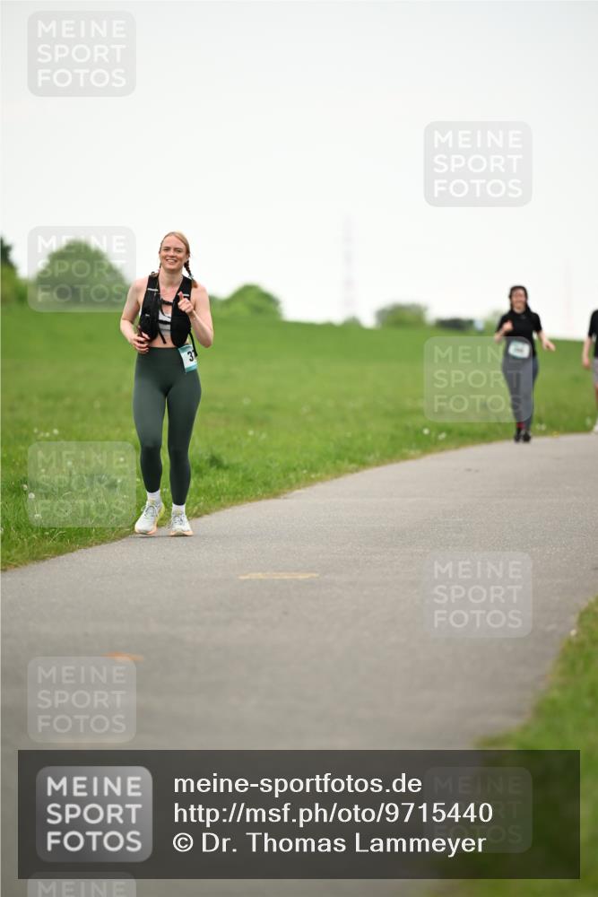 10.05.2026 - 8. Wedeler Halbmarathon Dr. Thomas Lammeyer http://msf.ph/oto/9715440 10.05.2026 12:27:45 Laufen  meine-sportfotos.de