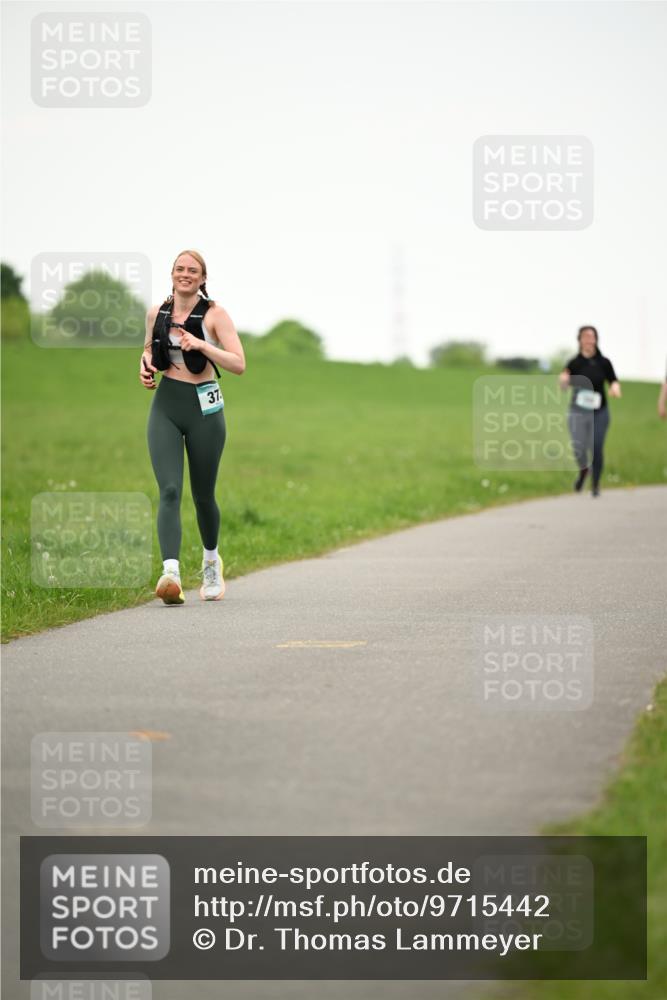 10.05.2026 - 8. Wedeler Halbmarathon Dr. Thomas Lammeyer http://msf.ph/oto/9715442 10.05.2026 12:27:45 Laufen  meine-sportfotos.de