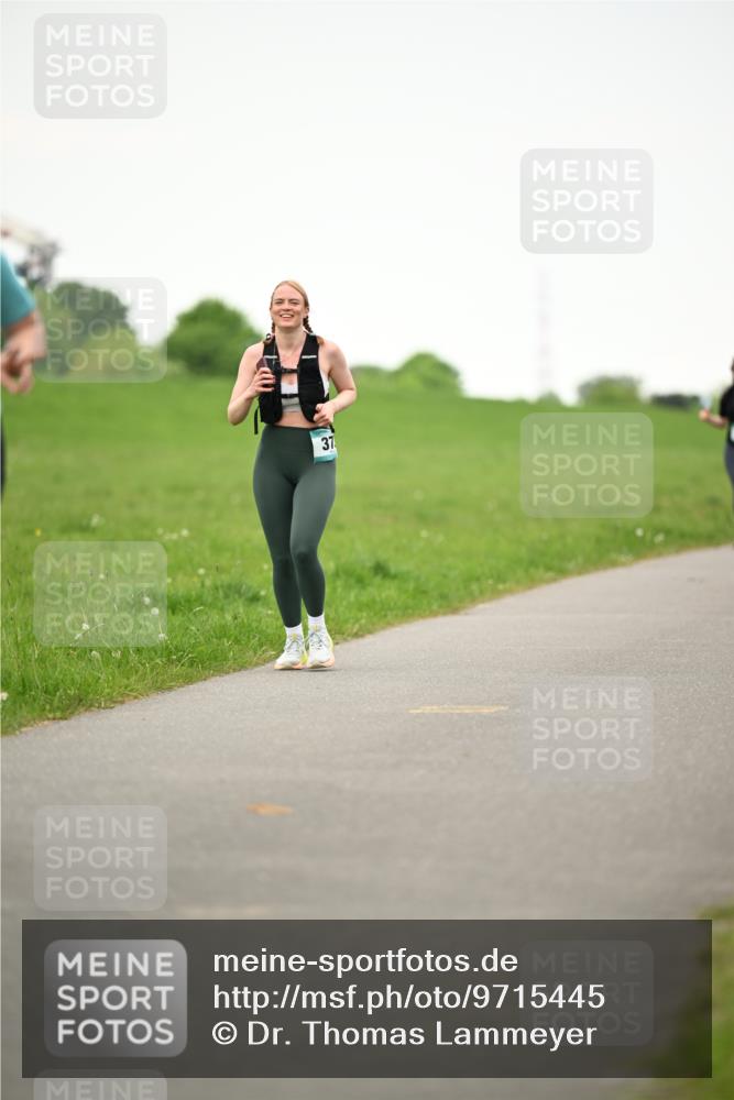 10.05.2026 - 8. Wedeler Halbmarathon Dr. Thomas Lammeyer http://msf.ph/oto/9715445 10.05.2026 12:27:45 Laufen  meine-sportfotos.de