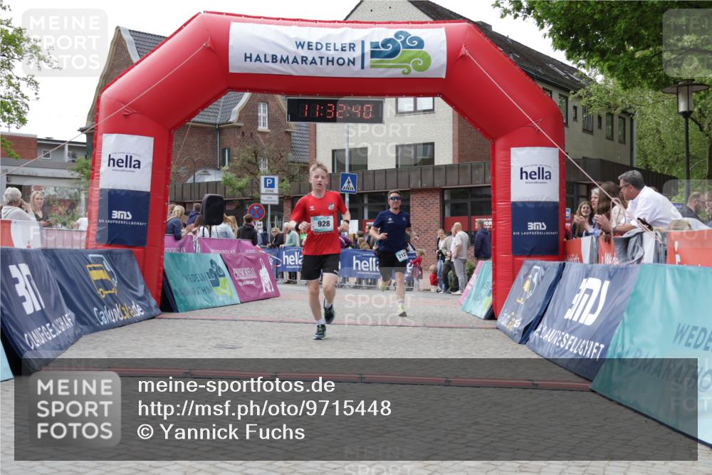 10.05.2026 - 8. Wedeler Halbmarathon Yannick Fuchs http://msf.ph/oto/9715448 10.05.2026 11:32:39 Ziel 244, 928, 2127 meine-sportfotos.de