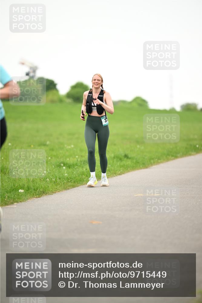 10.05.2026 - 8. Wedeler Halbmarathon Dr. Thomas Lammeyer http://msf.ph/oto/9715449 10.05.2026 12:27:45 Laufen  meine-sportfotos.de