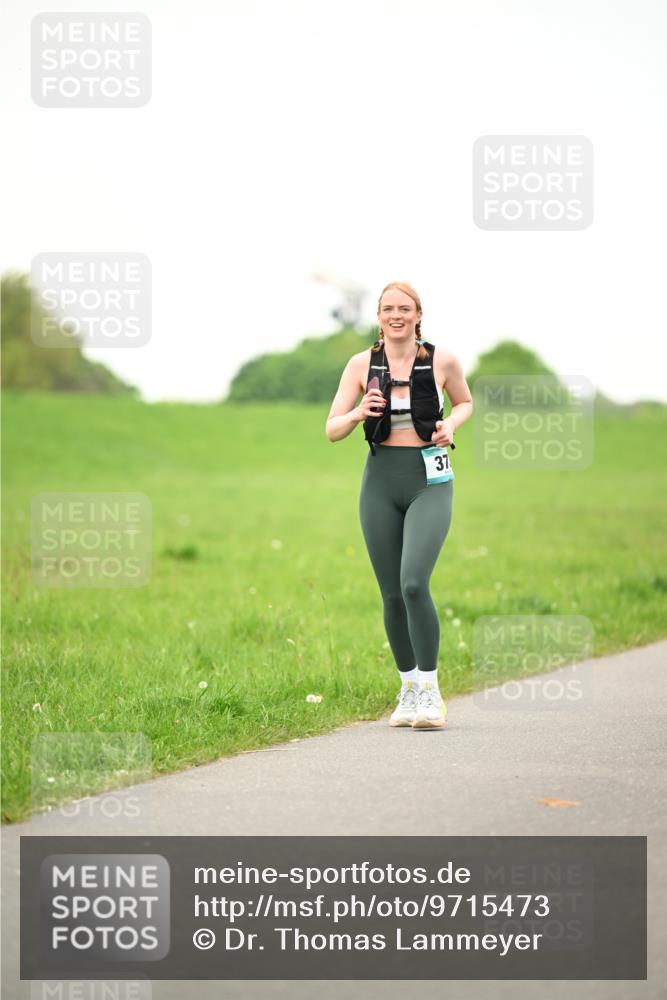 10.05.2026 - 8. Wedeler Halbmarathon Dr. Thomas Lammeyer http://msf.ph/oto/9715473 10.05.2026 12:27:47 Laufen  meine-sportfotos.de