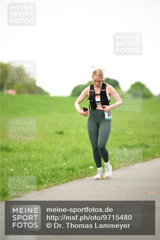 10.05.2026 - 8. Wedeler Halbmarathon Dr. Thomas Lammeyer http://msf.ph/oto/9715480 10.05.2026 12:27:48 Laufen  meine-sportfotos.de