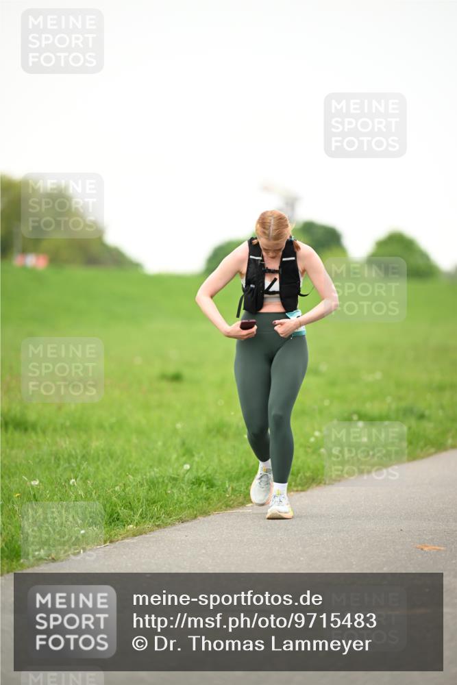 10.05.2026 - 8. Wedeler Halbmarathon Dr. Thomas Lammeyer http://msf.ph/oto/9715483 10.05.2026 12:27:48 Laufen  meine-sportfotos.de