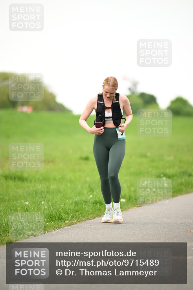 10.05.2026 - 8. Wedeler Halbmarathon Dr. Thomas Lammeyer http://msf.ph/oto/9715489 10.05.2026 12:27:49 Laufen  meine-sportfotos.de