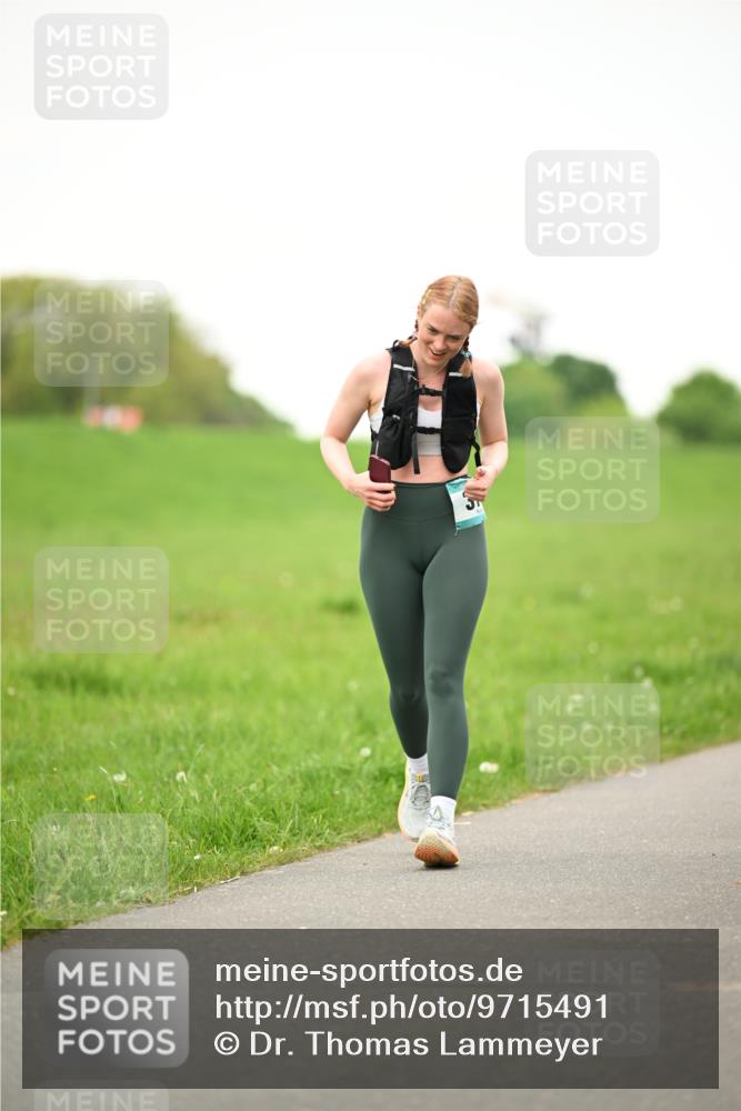 10.05.2026 - 8. Wedeler Halbmarathon Dr. Thomas Lammeyer http://msf.ph/oto/9715491 10.05.2026 12:27:49 Laufen  meine-sportfotos.de