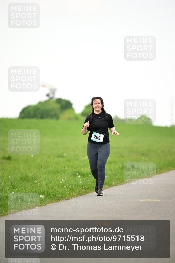 10.05.2026 - 8. Wedeler Halbmarathon Dr. Thomas Lammeyer http://msf.ph/oto/9715518 10.05.2026 12:27:57 Laufen 205 meine-sportfotos.de