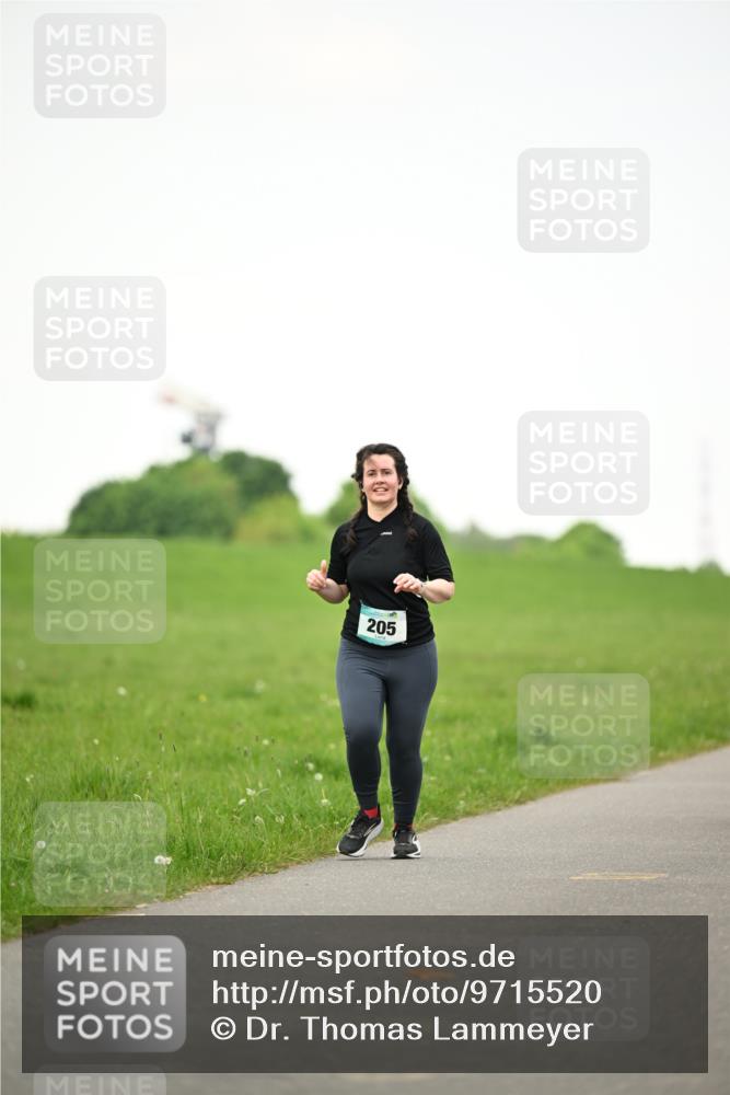 10.05.2026 - 8. Wedeler Halbmarathon Dr. Thomas Lammeyer http://msf.ph/oto/9715520 10.05.2026 12:27:57 Laufen 205 meine-sportfotos.de