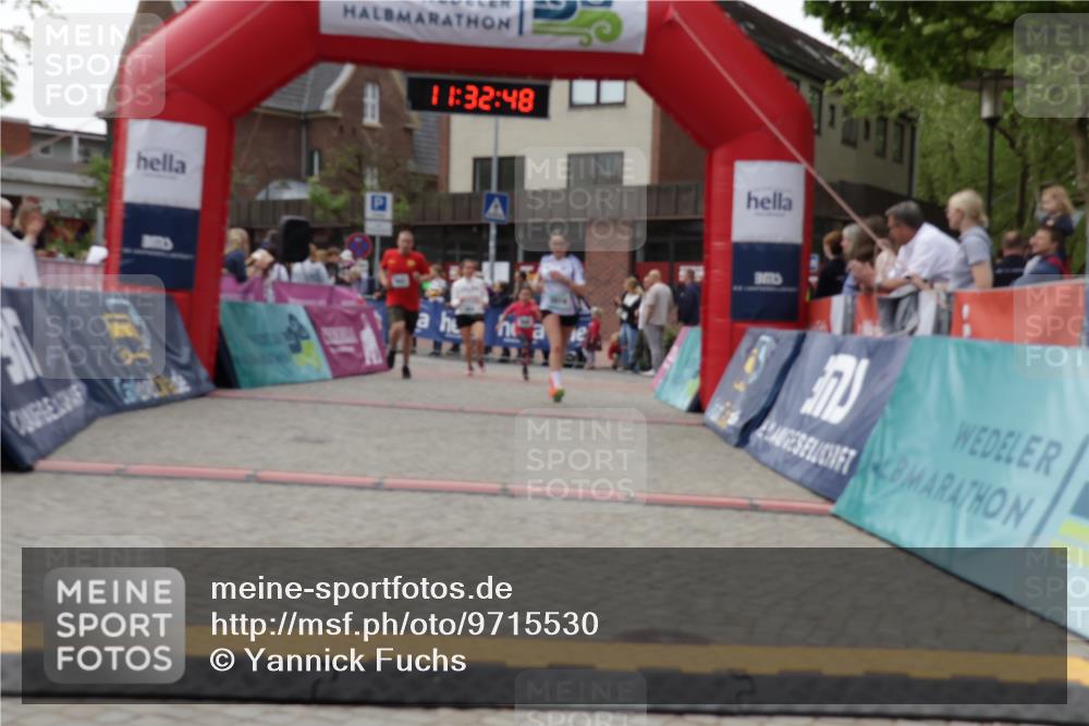 10.05.2026 - 8. Wedeler Halbmarathon Yannick Fuchs http://msf.ph/oto/9715530 10.05.2026 11:32:46 Ziel 244, 654, 656, 943, 2016 meine-sportfotos.de