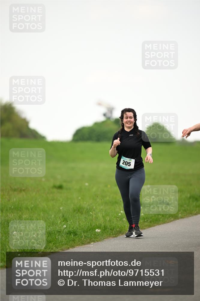 10.05.2026 - 8. Wedeler Halbmarathon Dr. Thomas Lammeyer http://msf.ph/oto/9715531 10.05.2026 12:27:58 Laufen 205 meine-sportfotos.de