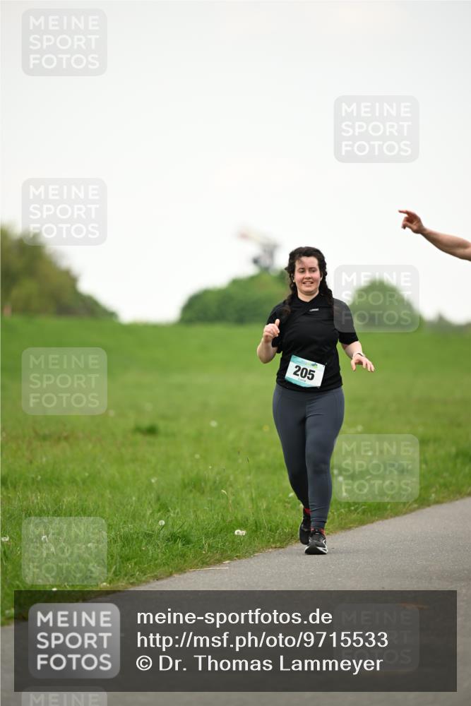 10.05.2026 - 8. Wedeler Halbmarathon Dr. Thomas Lammeyer http://msf.ph/oto/9715533 10.05.2026 12:27:58 Laufen 205 meine-sportfotos.de