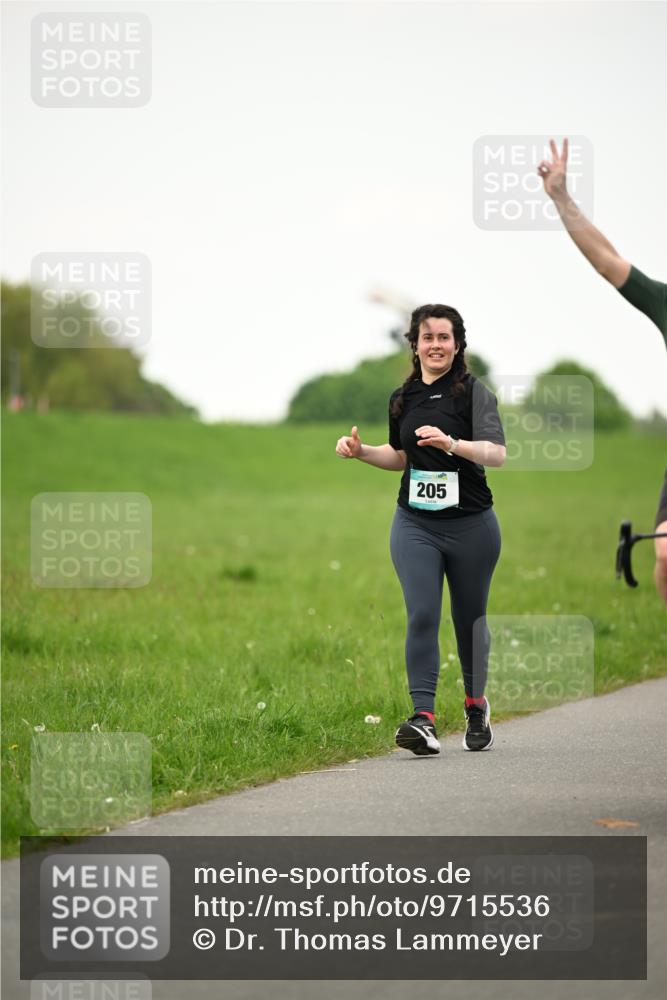 10.05.2026 - 8. Wedeler Halbmarathon Dr. Thomas Lammeyer http://msf.ph/oto/9715536 10.05.2026 12:27:59 Laufen 205 meine-sportfotos.de