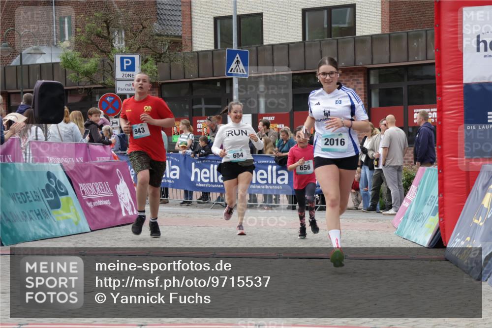 10.05.2026 - 8. Wedeler Halbmarathon Yannick Fuchs http://msf.ph/oto/9715537 10.05.2026 11:32:47 Ziel 244, 654, 656, 943, 2016 meine-sportfotos.de