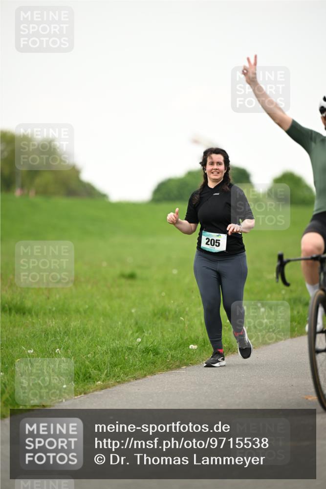 10.05.2026 - 8. Wedeler Halbmarathon Dr. Thomas Lammeyer http://msf.ph/oto/9715538 10.05.2026 12:27:59 Laufen 205 meine-sportfotos.de