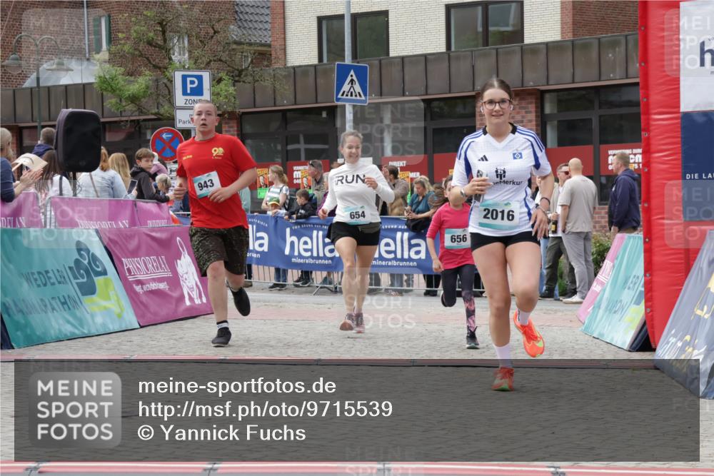 10.05.2026 - 8. Wedeler Halbmarathon Yannick Fuchs http://msf.ph/oto/9715539 10.05.2026 11:32:47 Ziel 244, 654, 656, 943, 2016 meine-sportfotos.de