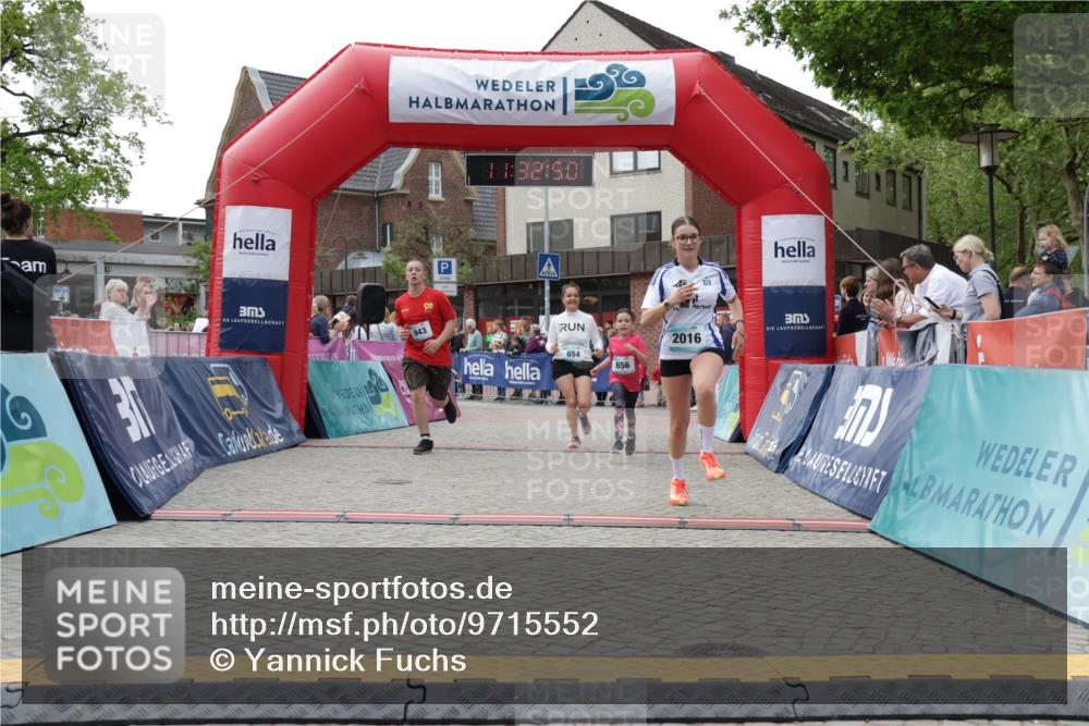 10.05.2026 - 8. Wedeler Halbmarathon Yannick Fuchs http://msf.ph/oto/9715552 10.05.2026 11:32:48 Ziel 244, 654, 656, 661, 943, 2016 meine-sportfotos.de