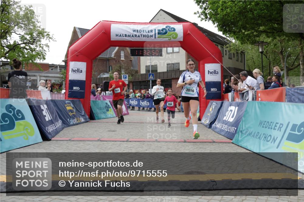 10.05.2026 - 8. Wedeler Halbmarathon Yannick Fuchs http://msf.ph/oto/9715555 10.05.2026 11:32:48 Ziel 244, 654, 656, 661, 943, 2016 meine-sportfotos.de