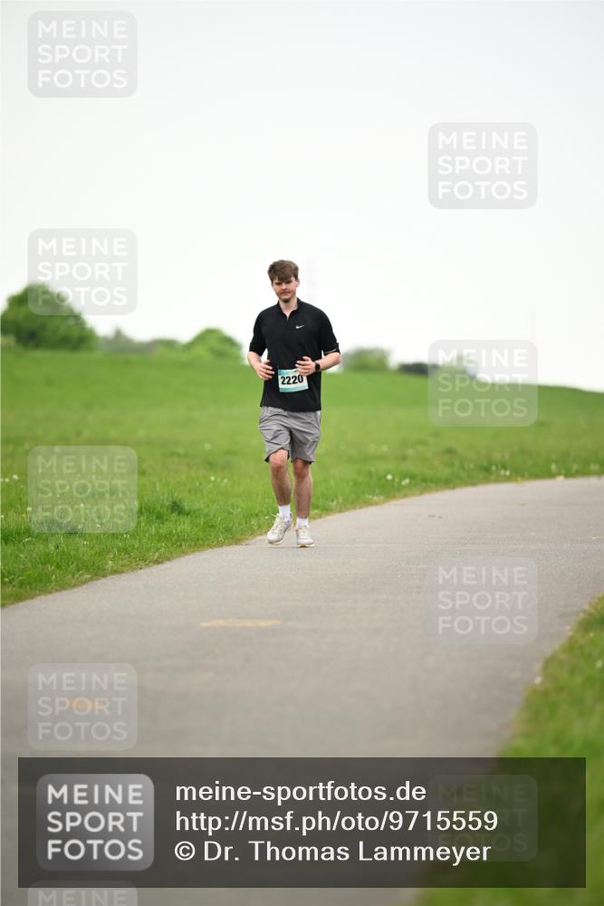 10.05.2026 - 8. Wedeler Halbmarathon Dr. Thomas Lammeyer http://msf.ph/oto/9715559 10.05.2026 12:28:02 Laufen 2220 meine-sportfotos.de