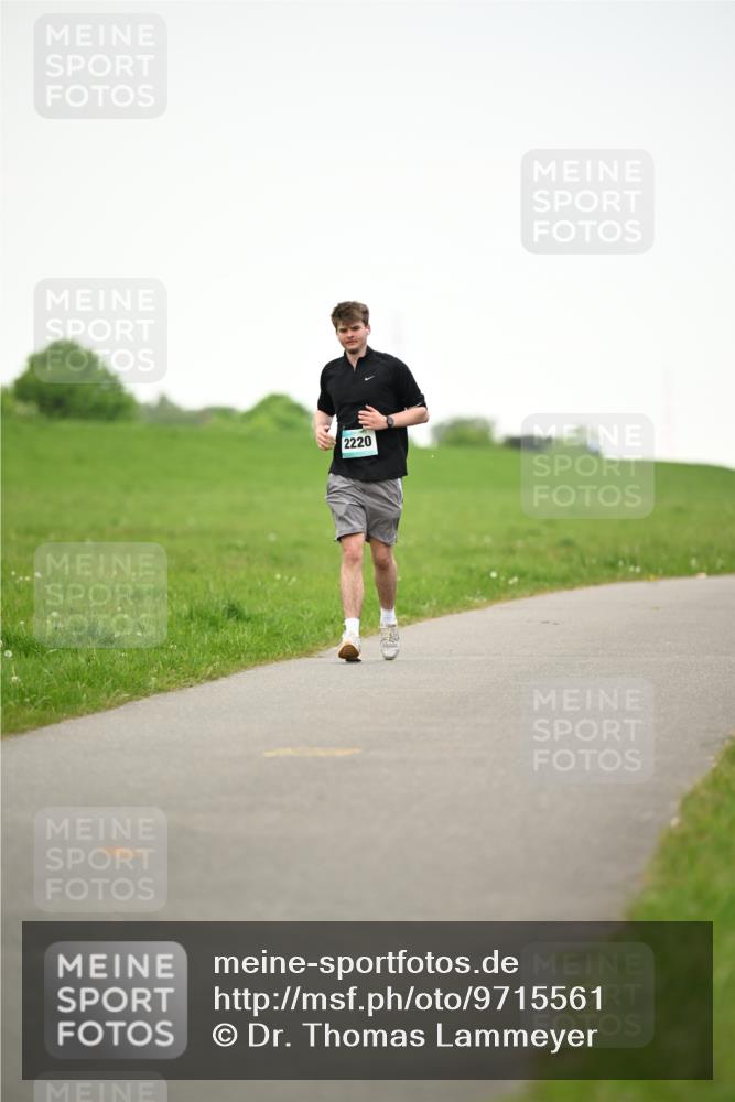 10.05.2026 - 8. Wedeler Halbmarathon Dr. Thomas Lammeyer http://msf.ph/oto/9715561 10.05.2026 12:28:02 Laufen 2220 meine-sportfotos.de