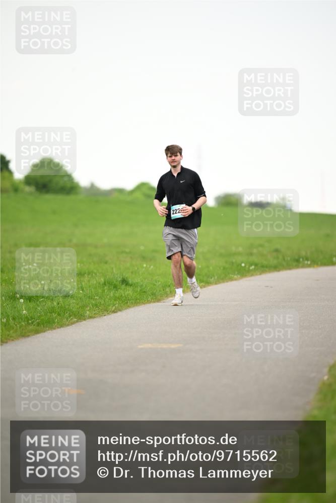 10.05.2026 - 8. Wedeler Halbmarathon Dr. Thomas Lammeyer http://msf.ph/oto/9715562 10.05.2026 12:28:03 Laufen 222 meine-sportfotos.de