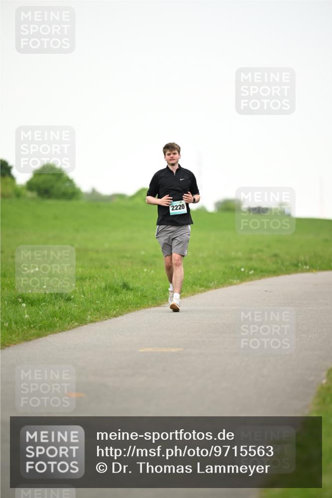 10.05.2026 - 8. Wedeler Halbmarathon Dr. Thomas Lammeyer http://msf.ph/oto/9715563 10.05.2026 12:28:03 Laufen 2220 meine-sportfotos.de