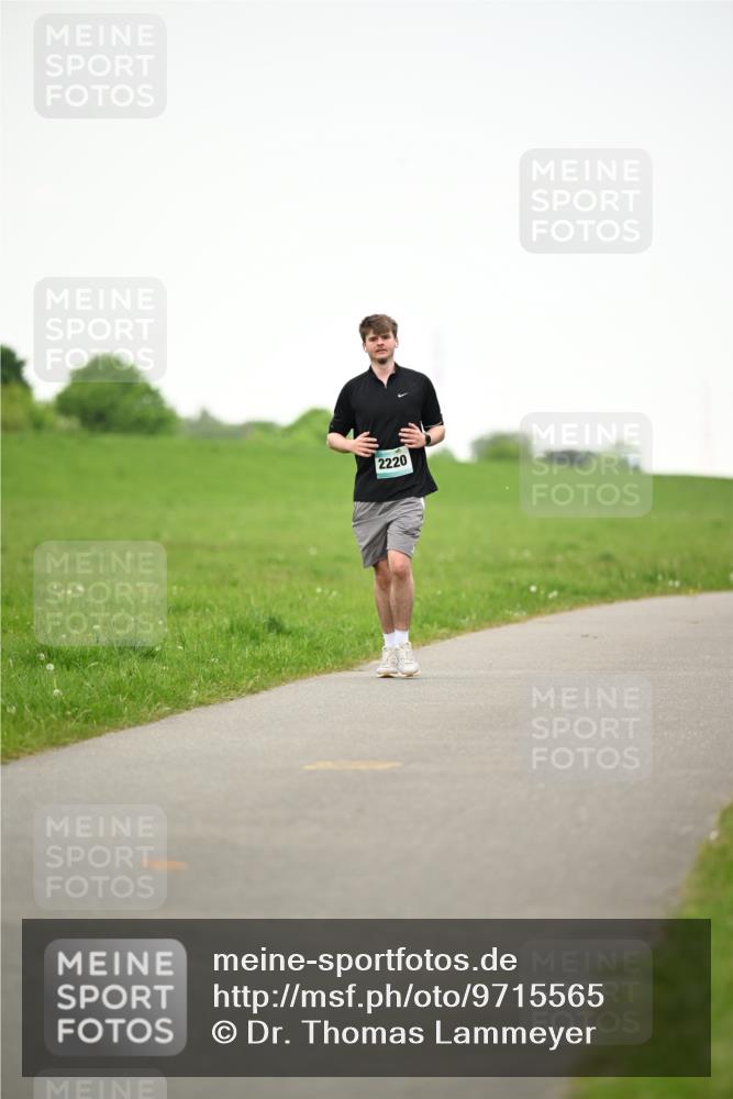 10.05.2026 - 8. Wedeler Halbmarathon Dr. Thomas Lammeyer http://msf.ph/oto/9715565 10.05.2026 12:28:03 Laufen 2220 meine-sportfotos.de