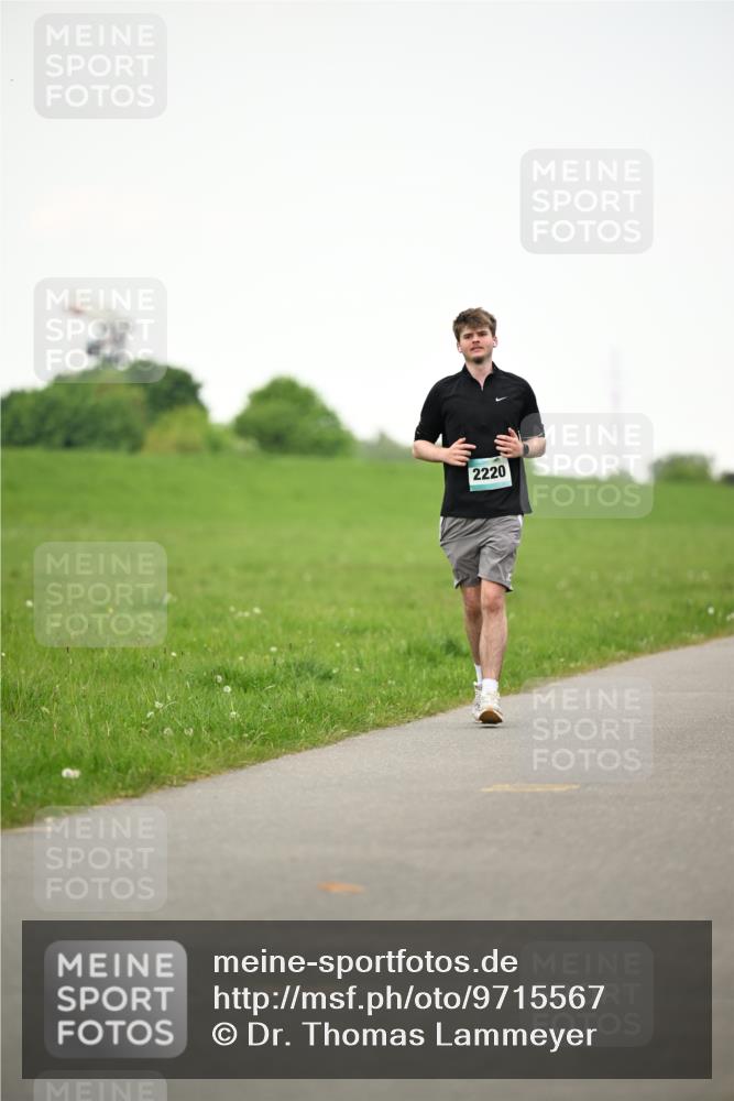 10.05.2026 - 8. Wedeler Halbmarathon Dr. Thomas Lammeyer http://msf.ph/oto/9715567 10.05.2026 12:28:04 Laufen 2220 meine-sportfotos.de