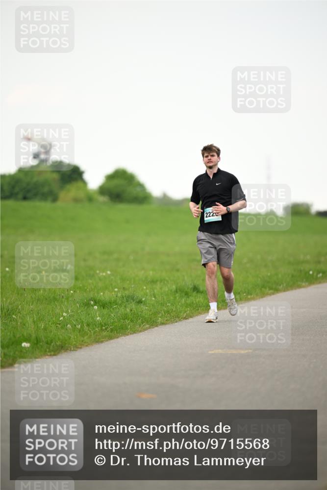 10.05.2026 - 8. Wedeler Halbmarathon Dr. Thomas Lammeyer http://msf.ph/oto/9715568 10.05.2026 12:28:04 Laufen 222 meine-sportfotos.de