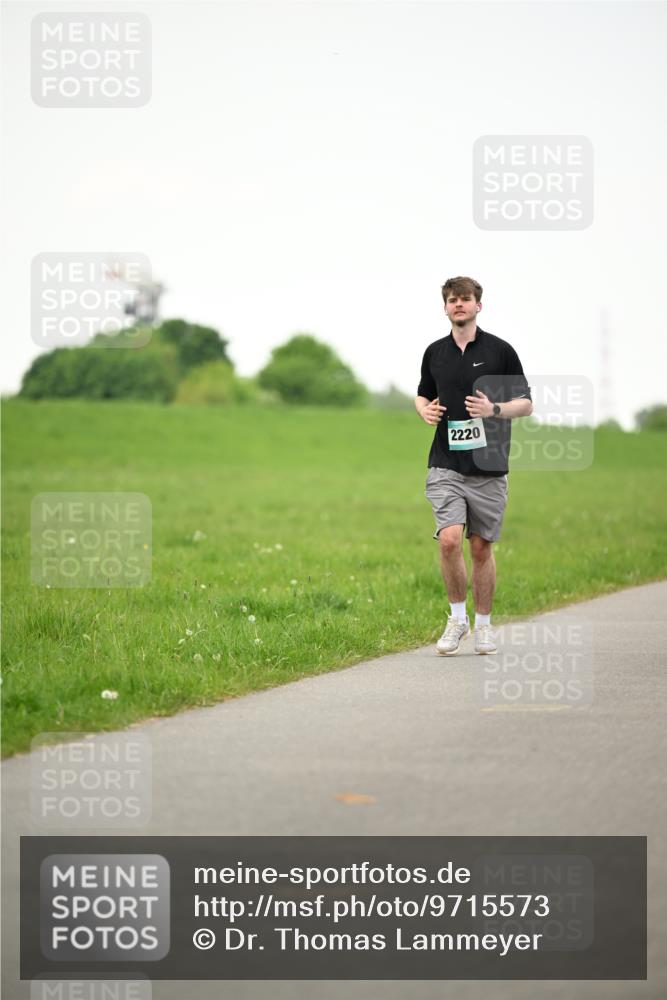 10.05.2026 - 8. Wedeler Halbmarathon Dr. Thomas Lammeyer http://msf.ph/oto/9715573 10.05.2026 12:28:05 Laufen 2220 meine-sportfotos.de