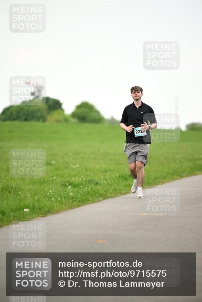 10.05.2026 - 8. Wedeler Halbmarathon Dr. Thomas Lammeyer http://msf.ph/oto/9715575 10.05.2026 12:28:04 Laufen 2220 meine-sportfotos.de