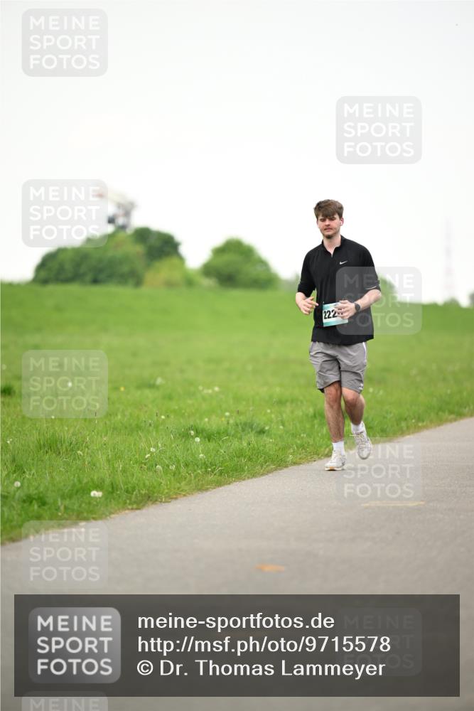10.05.2026 - 8. Wedeler Halbmarathon Dr. Thomas Lammeyer http://msf.ph/oto/9715578 10.05.2026 12:28:05 Laufen 222 meine-sportfotos.de