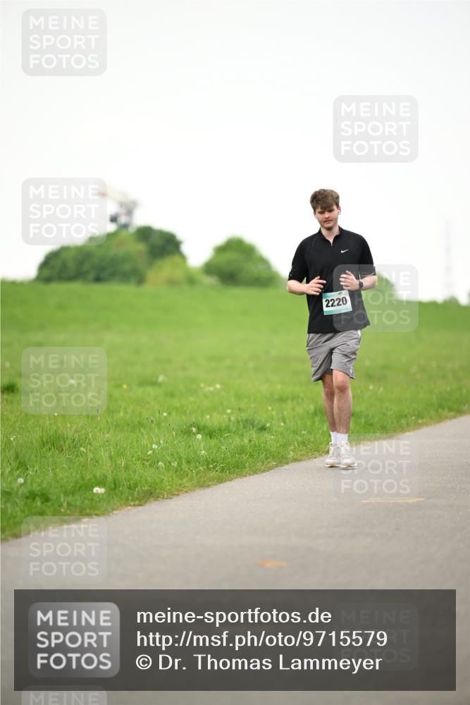 10.05.2026 - 8. Wedeler Halbmarathon Dr. Thomas Lammeyer http://msf.ph/oto/9715579 10.05.2026 12:28:05 Laufen 2220 meine-sportfotos.de