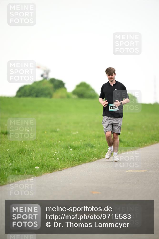 10.05.2026 - 8. Wedeler Halbmarathon Dr. Thomas Lammeyer http://msf.ph/oto/9715583 10.05.2026 12:28:05 Laufen 2220 meine-sportfotos.de