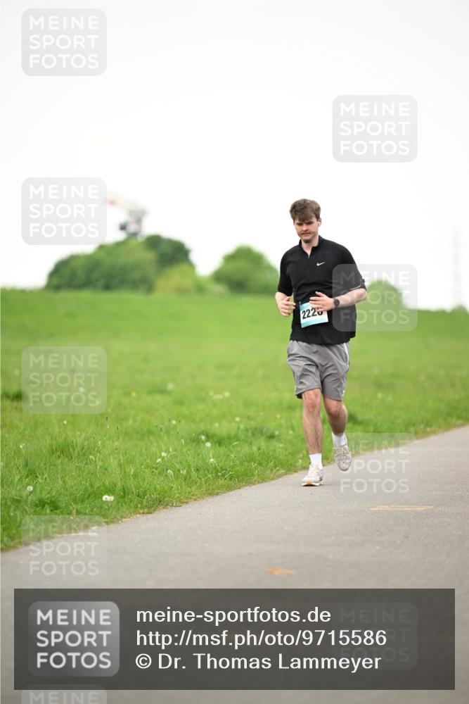 10.05.2026 - 8. Wedeler Halbmarathon Dr. Thomas Lammeyer http://msf.ph/oto/9715586 10.05.2026 12:28:05 Laufen 2220 meine-sportfotos.de
