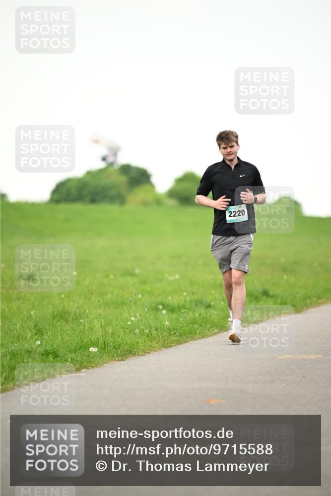 10.05.2026 - 8. Wedeler Halbmarathon Dr. Thomas Lammeyer http://msf.ph/oto/9715588 10.05.2026 12:28:06 Laufen 2220 meine-sportfotos.de