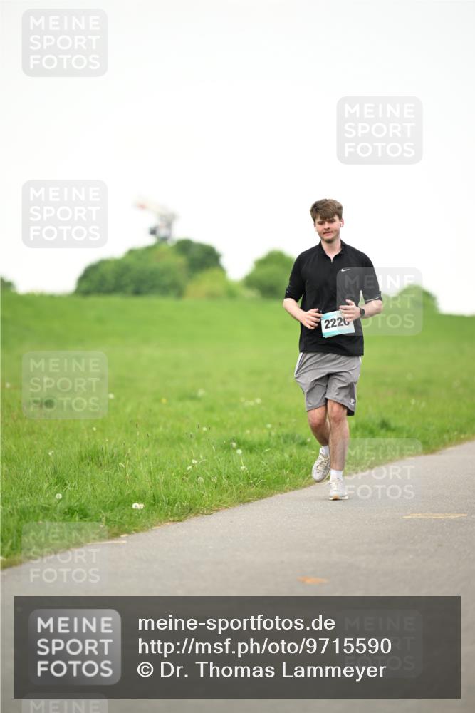 10.05.2026 - 8. Wedeler Halbmarathon Dr. Thomas Lammeyer http://msf.ph/oto/9715590 10.05.2026 12:28:06 Laufen 2226 meine-sportfotos.de