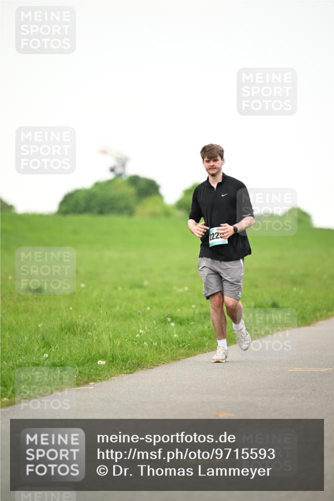 10.05.2026 - 8. Wedeler Halbmarathon Dr. Thomas Lammeyer http://msf.ph/oto/9715593 10.05.2026 12:28:06 Laufen 222 meine-sportfotos.de