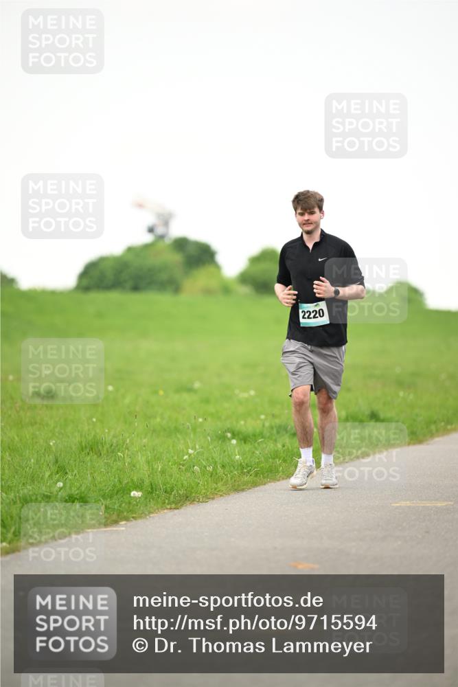 10.05.2026 - 8. Wedeler Halbmarathon Dr. Thomas Lammeyer http://msf.ph/oto/9715594 10.05.2026 12:28:06 Laufen 2220 meine-sportfotos.de
