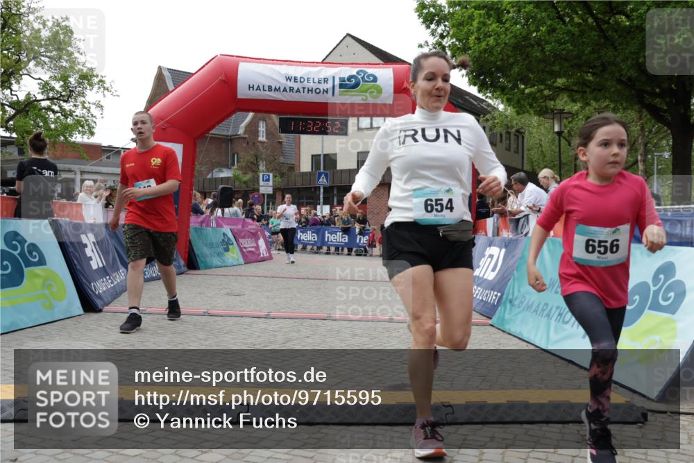 10.05.2026 - 8. Wedeler Halbmarathon Yannick Fuchs http://msf.ph/oto/9715595 10.05.2026 11:32:51 Ziel 654, 656, 661, 943, 2016, 2168, 2176, 2223, 2242 meine-sportfotos.de