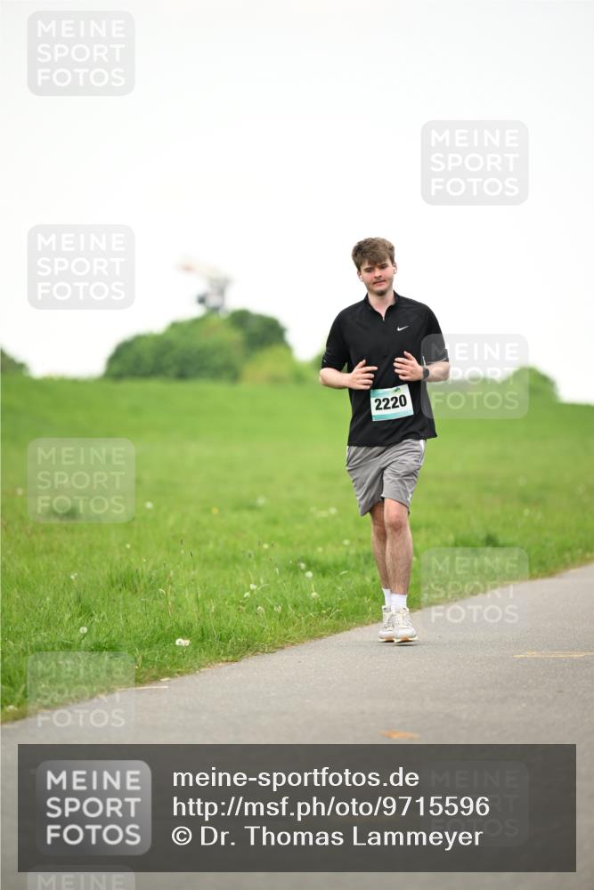 10.05.2026 - 8. Wedeler Halbmarathon Dr. Thomas Lammeyer http://msf.ph/oto/9715596 10.05.2026 12:28:06 Laufen 2220 meine-sportfotos.de