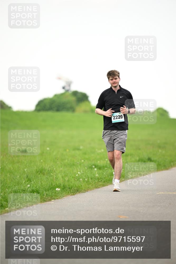 10.05.2026 - 8. Wedeler Halbmarathon Dr. Thomas Lammeyer http://msf.ph/oto/9715597 10.05.2026 12:28:07 Laufen 2220 meine-sportfotos.de