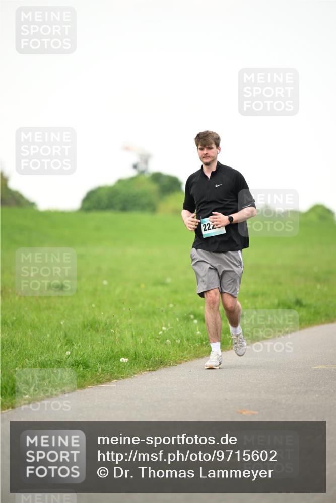 10.05.2026 - 8. Wedeler Halbmarathon Dr. Thomas Lammeyer http://msf.ph/oto/9715602 10.05.2026 12:28:07 Laufen 222 meine-sportfotos.de